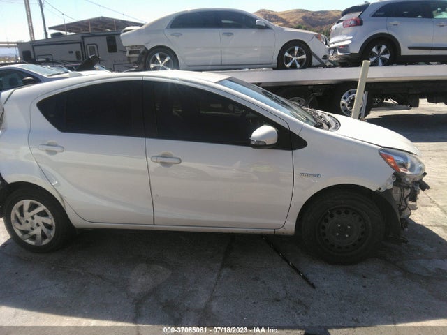 Toyota Prius C One 2015 JTDKDTB3XF1578857 Image 6