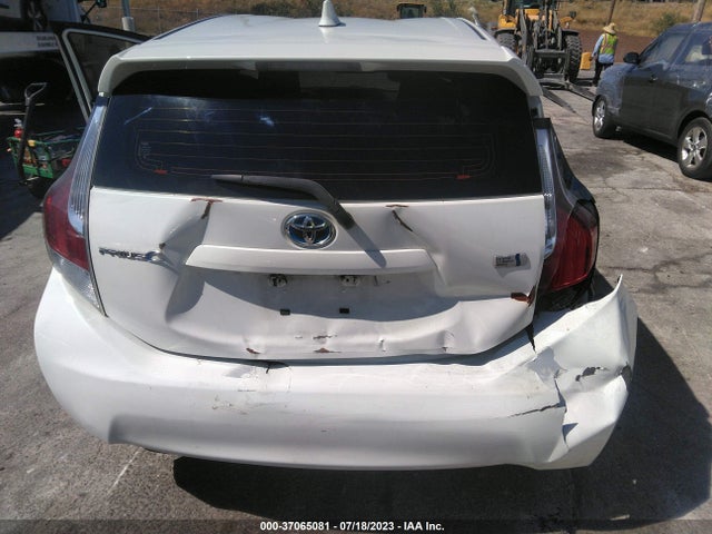 Toyota Prius C One 2015 JTDKDTB3XF1578857 Image 9