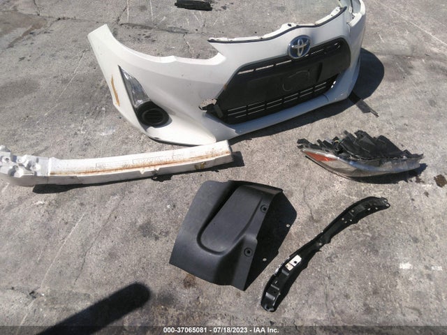 Toyota Prius C One 2015 JTDKDTB3XF1578857 Image 4