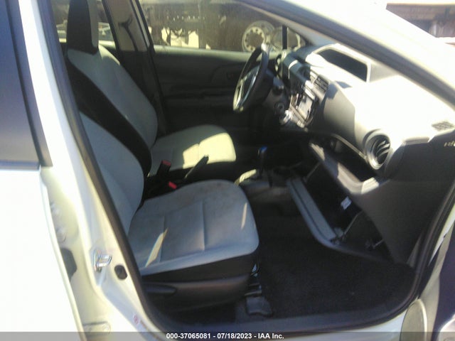 Toyota Prius C One 2015 JTDKDTB3XF1578857 Image 12