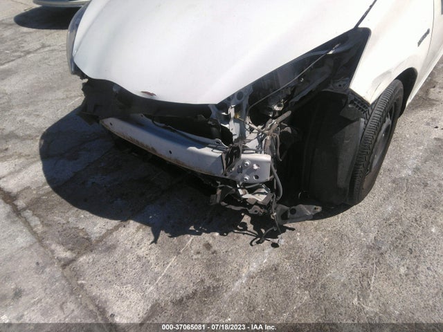 Toyota Prius C One 2015 JTDKDTB3XF1578857 Image 13