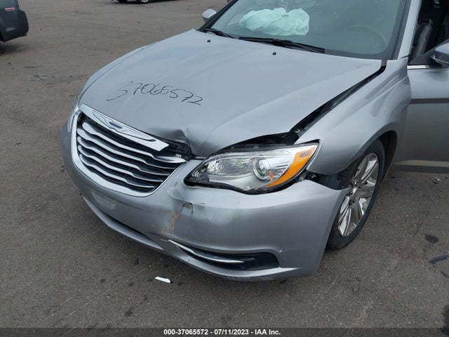 1C3BCBEG8EN112304 Chrysler 200 Touring