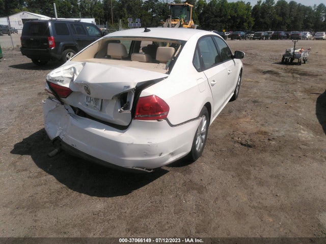 1VWAT7A35EC095770 Volkswagen Passat Wolfsburg Ed