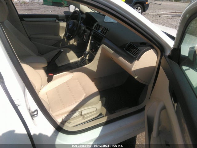 1VWAT7A35EC095770 Volkswagen Passat Wolfsburg Ed