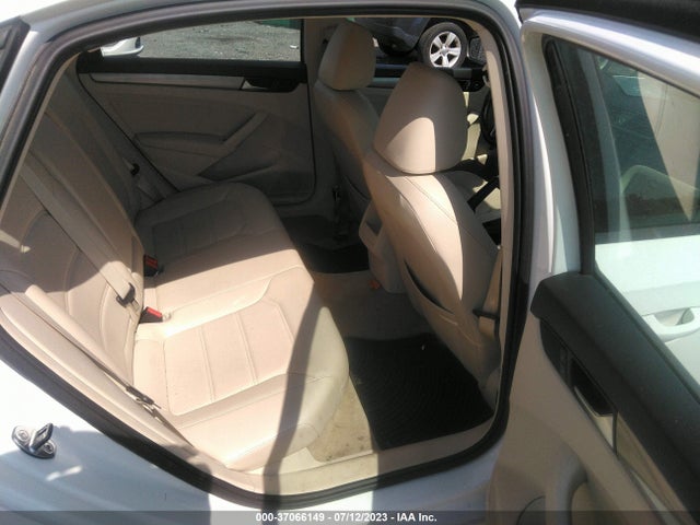 1VWAT7A35EC095770 Volkswagen Passat Wolfsburg Ed