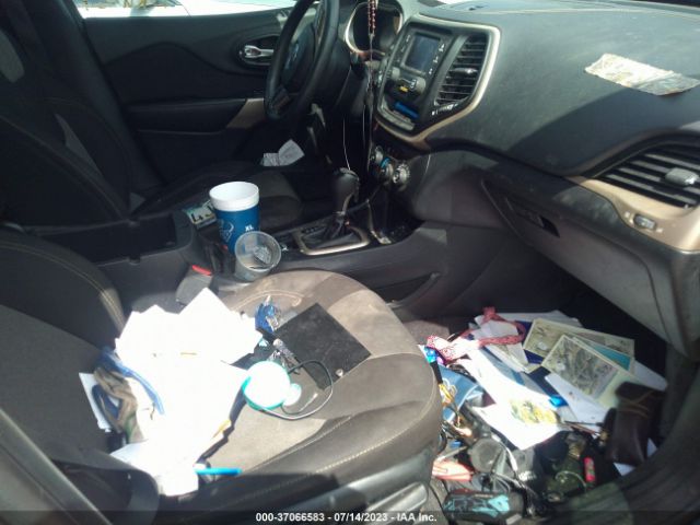1C4PJLAB0HW591503 Jeep Cherokee Sport