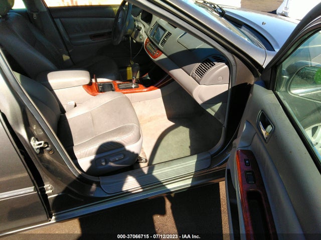 2004 TOYOTA CAMRY LE/XLE VIN: 4T1BF32K84U579949