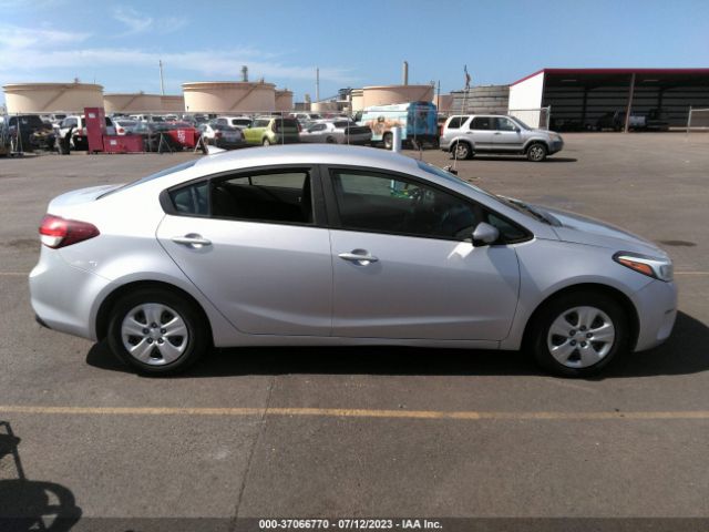 3KPFK4A78JE218817 KIA FORTE LX