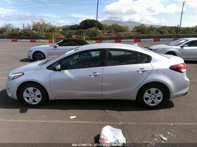 3KPFK4A78JE218817 KIA FORTE LX