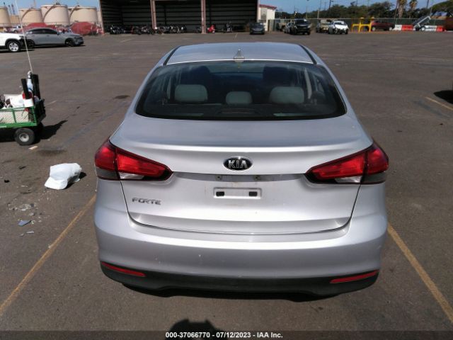 3KPFK4A78JE218817 KIA FORTE LX