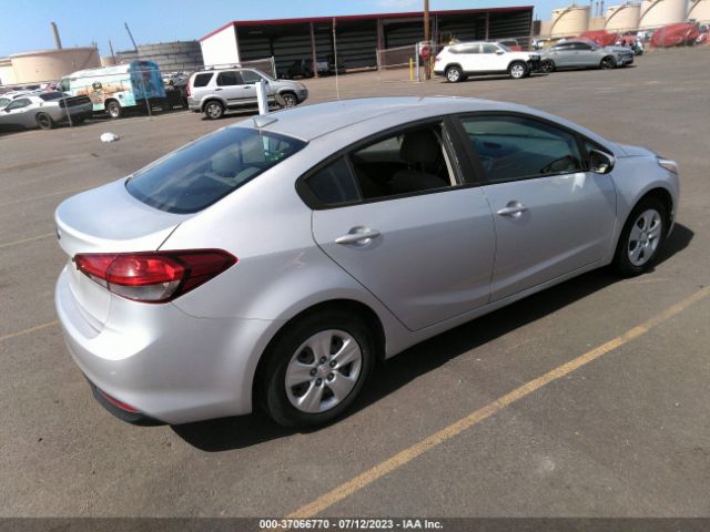 3KPFK4A78JE218817 KIA FORTE LX
