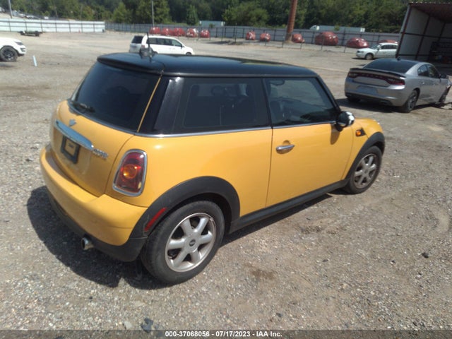 2008 MINI COOPER HARDTOP VIN: WMWMF33558TT66293