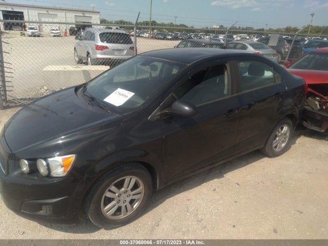 Chevrolet SONIC LS 2014 1G1JA5SH4E4241117 Image 2