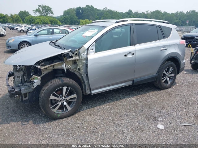 Toyota Rav4 Xle 2017 2T3RFREV5HW609087 Image 2