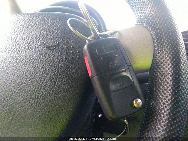 2005 VOLKSWAGEN NEW BEETLE CONVERTIBLE GLS/DARK FLINT VIN: 3VWCM31Y95M311063