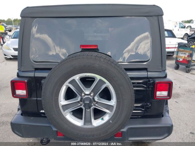 1C4HJXENXMW837144 Jeep Wrangler Unlimited Sahara