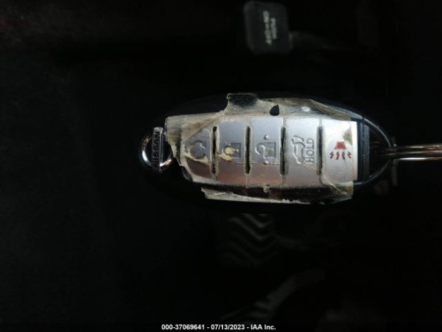 JN8AT2MV5HW251980 Nissan Rogue Sl