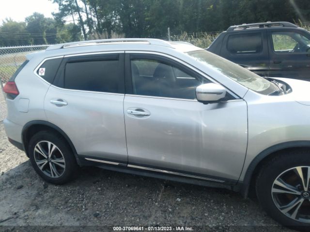 JN8AT2MV5HW251980 Nissan Rogue Sl
