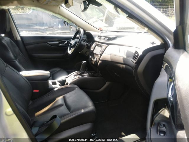 JN8AT2MV5HW251980 Nissan Rogue Sl