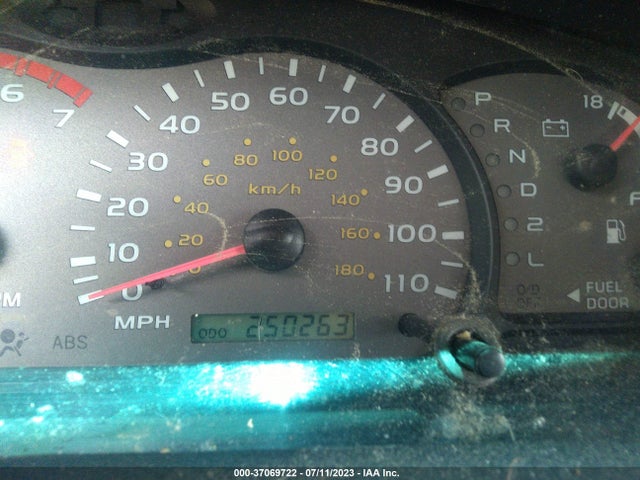 2002 TOYOTA SEQUOIA SR5 VIN: 5TDBT44AX2S108264