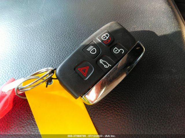 2017 JAGUAR F-PACE SADCJ2BV2HA488568 Photo 10