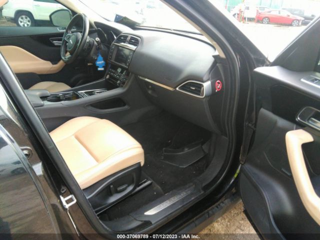 2017 JAGUAR F-PACE SADCJ2BV2HA488568 Photo 4