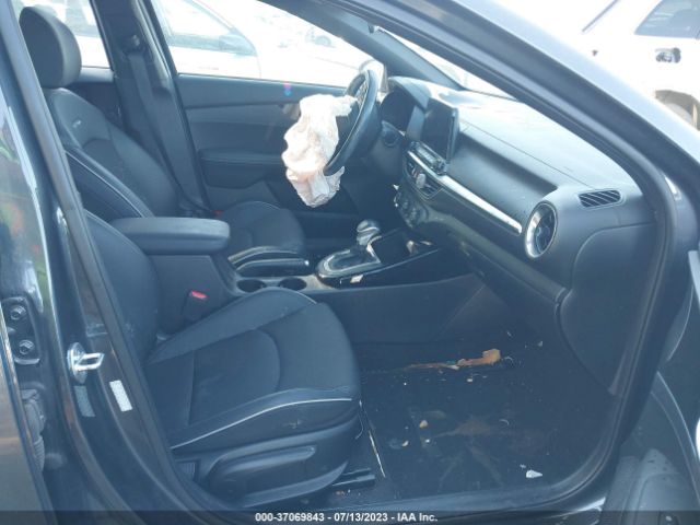 3KPF34AD8ME379143 KIA Forte Gt-line