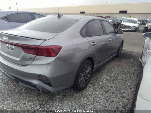 3KPF54AD2PE640569 KIA Forte Gt-line