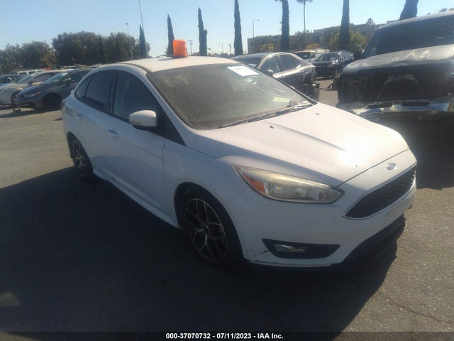 Ford FOCUS SE 2015 1FADP3F28FL231863 Image 1