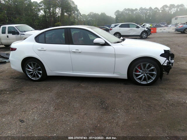 2022 Alfa Romeo Giulia, VIN: ZARFANAN4N7652610