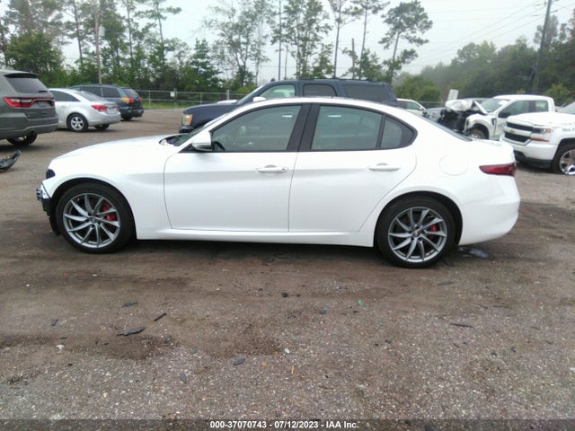 2022 Alfa Romeo Giulia, VIN: ZARFANAN4N7652610
