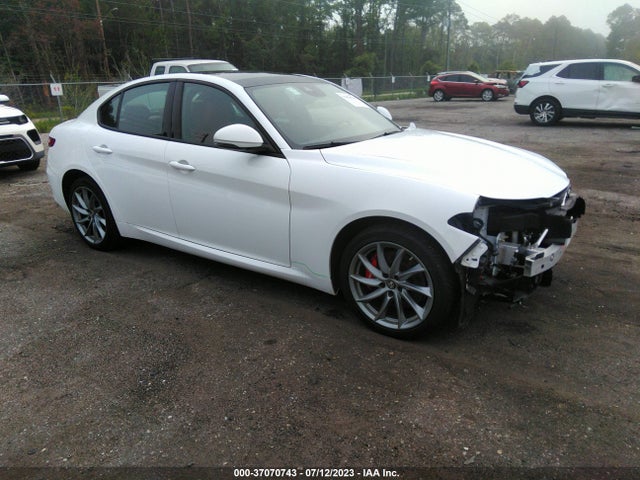2022 Alfa Romeo Giulia, VIN: ZARFANAN4N7652610