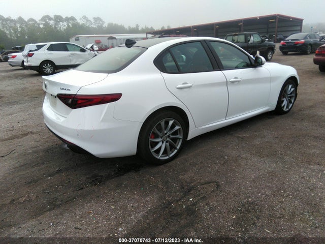 2022 Alfa Romeo Giulia, VIN: ZARFANAN4N7652610