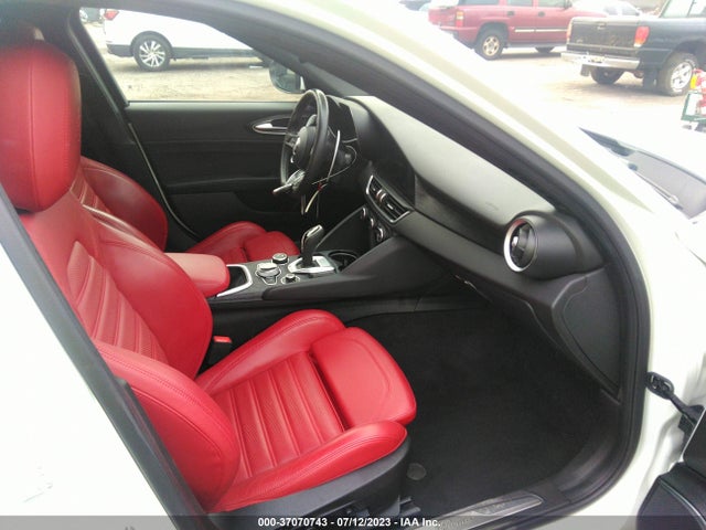 2022 Alfa Romeo Giulia, VIN: ZARFANAN4N7652610