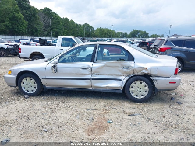 1996 HONDA ACCORD LX/EX VIN: 1HGCD5632TA247004