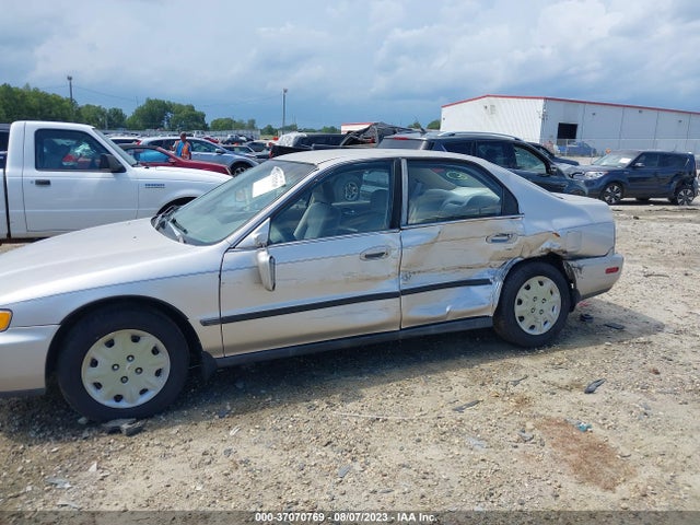 1996 HONDA ACCORD LX/EX VIN: 1HGCD5632TA247004