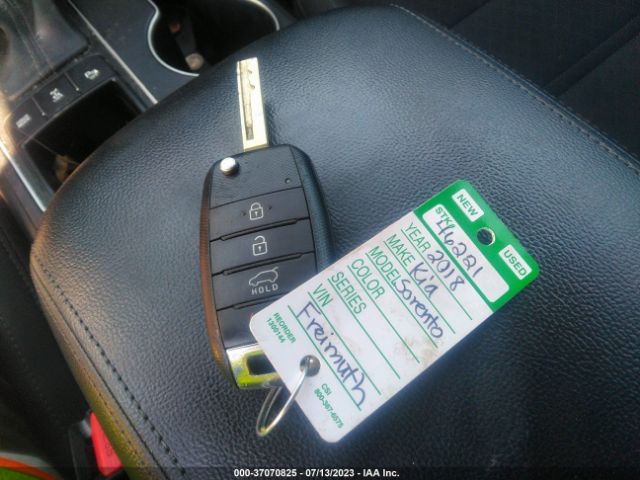 5XYPGDA35JG353436 KIA SORENTO LX