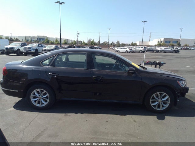 1VWAA7A32JC044114 Volkswagen Passat 2.0t S/r-line