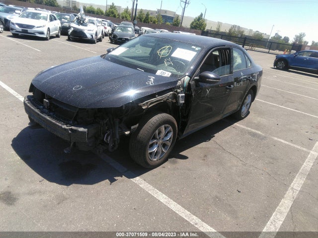 1VWAA7A32JC044114 Volkswagen Passat 2.0t S/r-line
