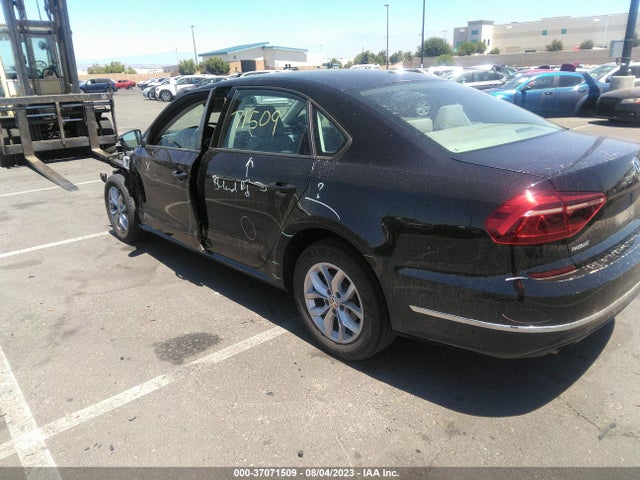 1VWAA7A32JC044114 Volkswagen Passat 2.0t S/r-line