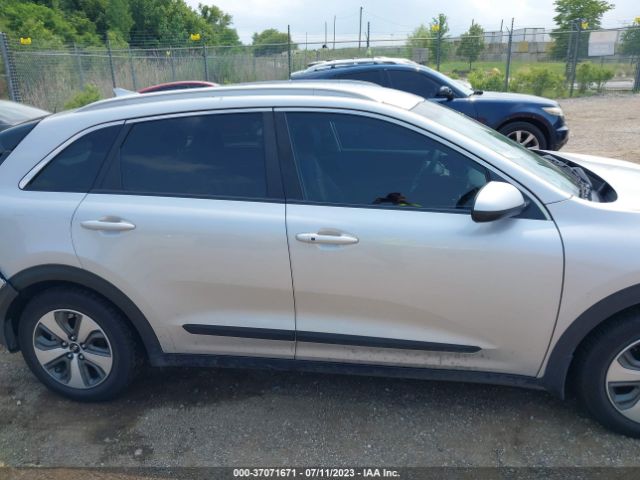 KNDCB3LC5K5216415 KIA NIRO LX