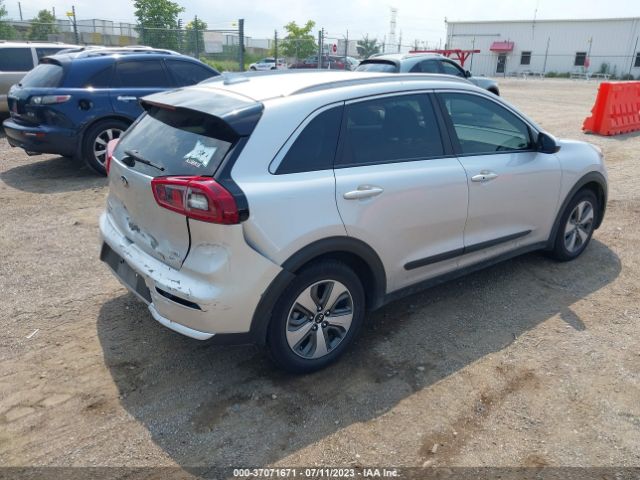KNDCB3LC5K5216415 KIA NIRO LX