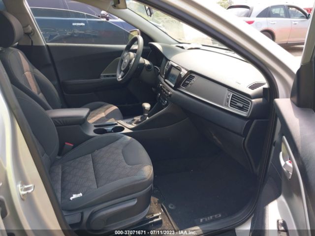 KNDCB3LC5K5216415 KIA NIRO LX