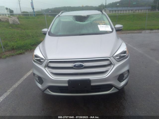 1FMCU9J95JUD62057 Ford Escape Titanium