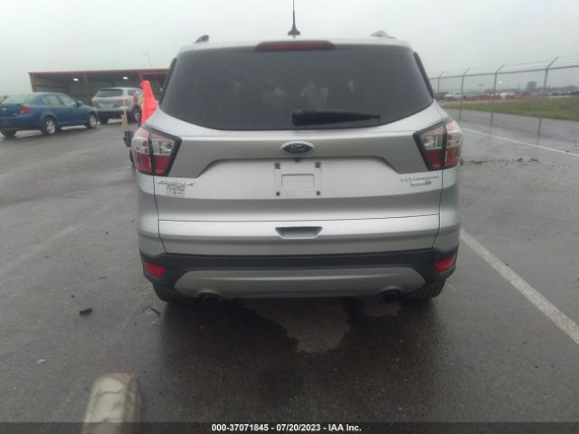 1FMCU9J95JUD62057 Ford Escape Titanium