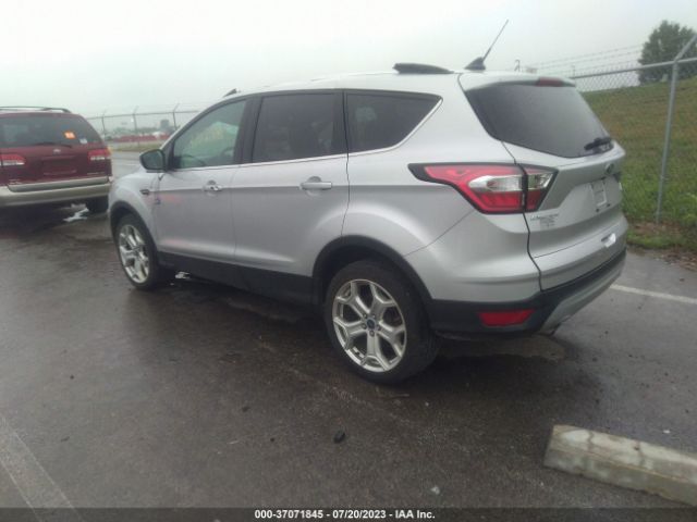 1FMCU9J95JUD62057 Ford Escape Titanium
