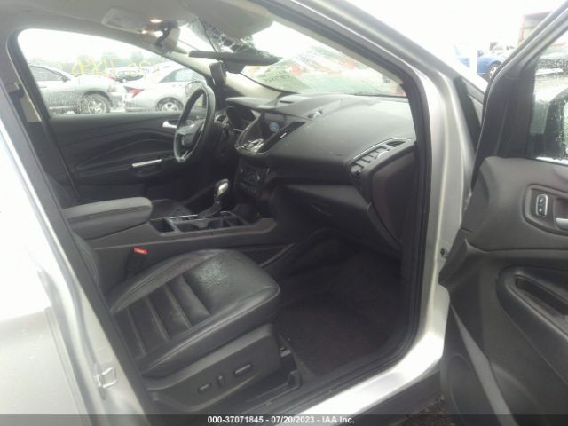 1FMCU9J95JUD62057 Ford Escape Titanium