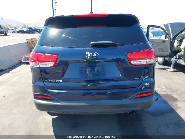 2016 KIA SORENTO LX VIN: 5XYPGDA5XGG136359