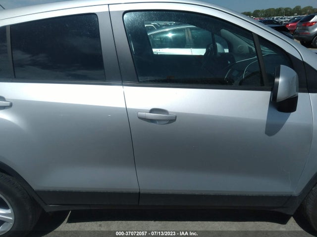 Chevrolet TRAX LS 2019 3GNCJKSB6KL279021 Image 13