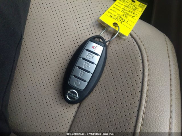 5N1AT2MV5JC830000 Nissan Rogue Sl